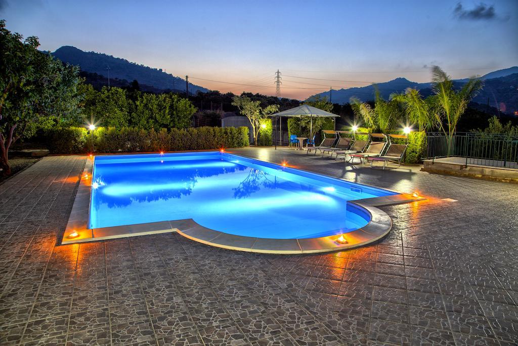Casa Vacanze Alcantara Gaggi Bagian luar foto