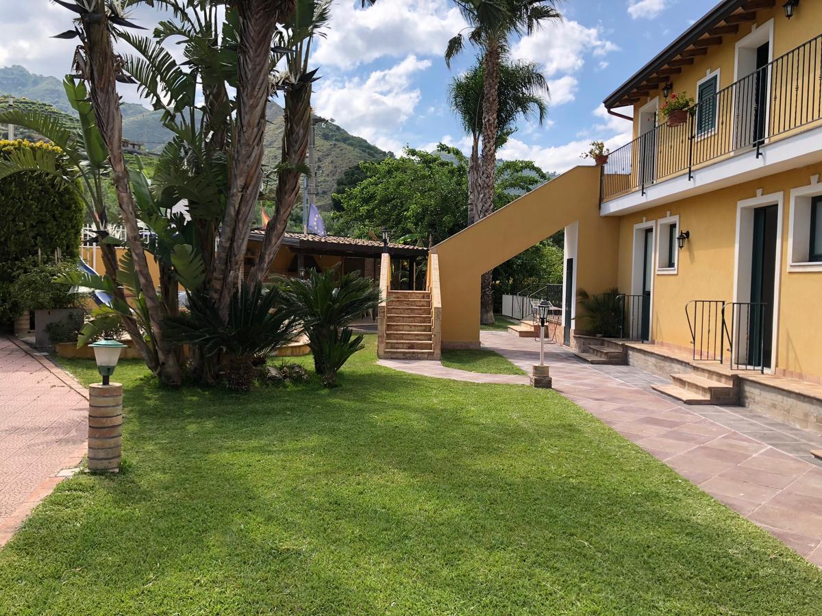 Casa Vacanze Alcantara Gaggi Bagian luar foto